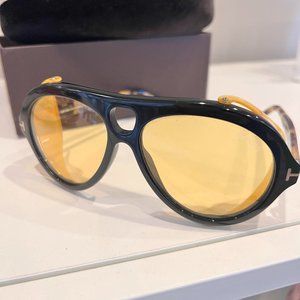 Tom Ford Neughman FT0882 01E Milky Amber Shiny Tortoise 60 mm